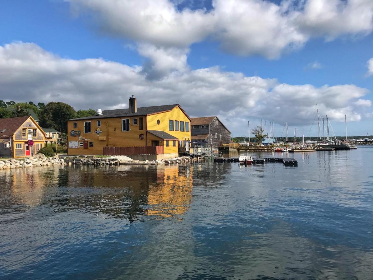 The East Wind Guesthouse Clark's Harbour Buitenkant foto